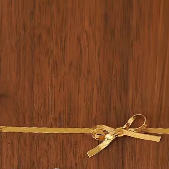 Minimalist Knot Bow Choker Necklace for Women 18k Gold Plated Stainless Steel - Picture 4 of 7